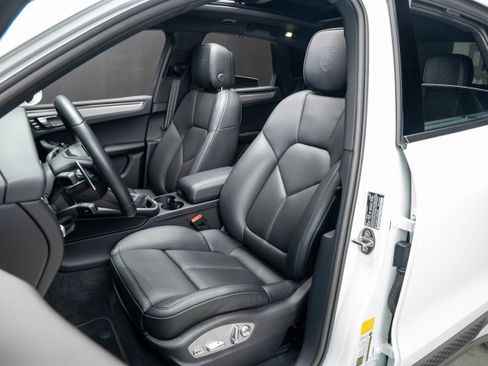 Certified 2026 Porsche Macan AWD/4WD image 5