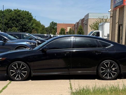 Used 2023 Honda Accord Touring image 4