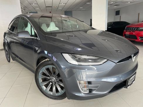 Used 2018 Tesla Model X 75D image 1