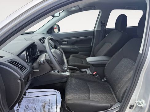 Used 2025 Mitsubishi Outlander Sport AWD image 8