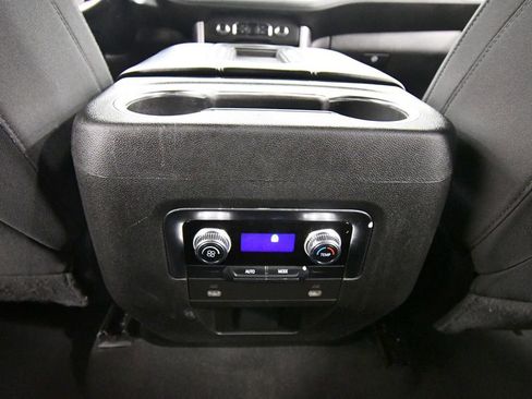 Used 2024 GMC Yukon SLE AWD/4WD image 16