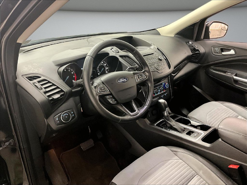 Used 2018 Ford Escape SE w/ SE Sport Appearance Package AWD/4WD image 16