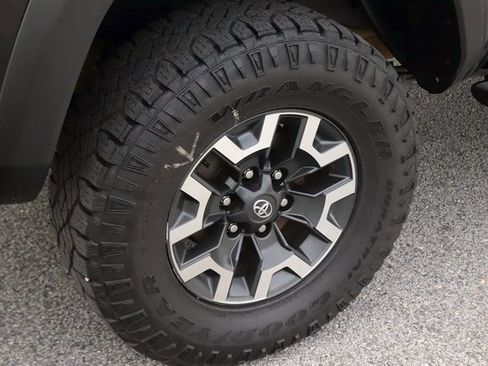 Used 2023 Toyota Tacoma TRD Off-Road image 8