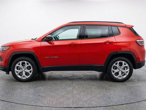 Used 2025 Jeep Compass Latitude image 5
