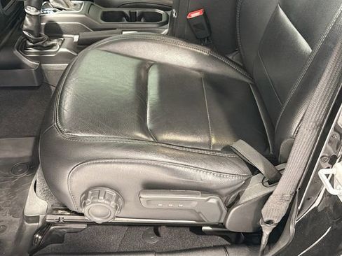 Used 2019 Jeep Wrangler Unlimited Sahara image 18