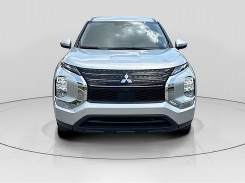 Used 2024 Mitsubishi Outlander ES FWD image 2
