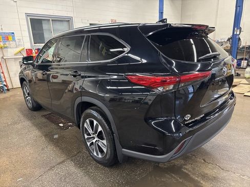 Used 2021 Toyota Highlander XLE image 4