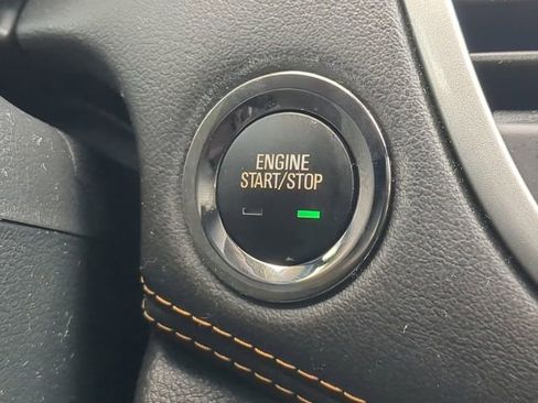 Used 2019 Chevrolet Trax LT w/ LT Convenience Package FWD image 32