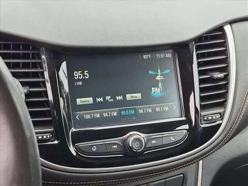 Used 2017 Chevrolet Trax LT w/ LT Convenience Package FWD image 19