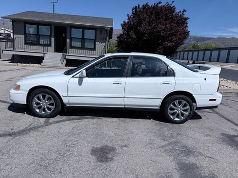 Used 1995 Honda Accord EX image 2
