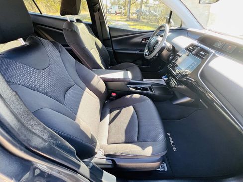 Used 2020 Toyota Prius LE image 29