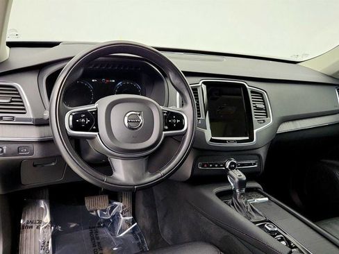 Used 2020 Volvo XC90 T6 Momentum AWD/4WD image 13