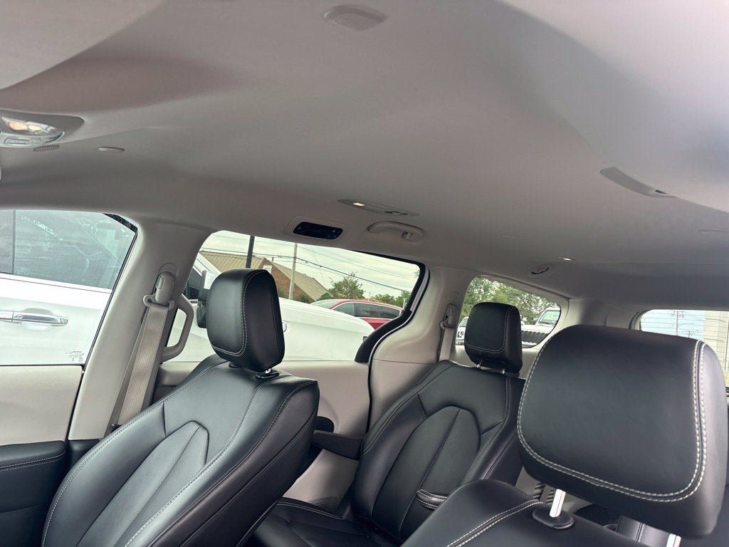 Used 2024 Chrysler Pacifica Limited FWD image 13