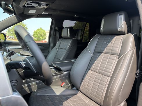Used 2026 Cadillac Escalade V AWD/4WD image 7