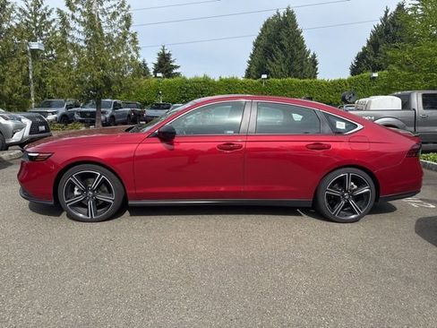 Used 2025 Honda Accord Sport image 3