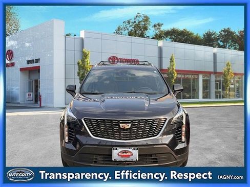 Used 2023 Cadillac XT4 Luxury w/ Cold Weather Package image 8