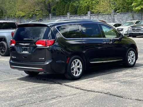 Used 2019 Chrysler Pacifica Limited FWD image 4