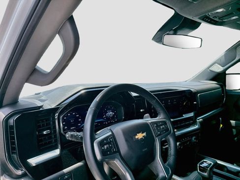 Used 2024 Chevrolet Silverado 1500 LT w/ Z71 Off-Road Package AWD/4WD image 11