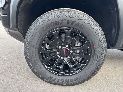 New 2026 GMC Canyon Elevation w/ Convenience Package image 32