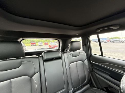 Used 2024 Jeep Grand Cherokee Limited w/ Black Appearance Package RWD image 12