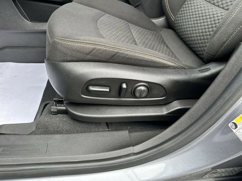 Used 2020 GMC Terrain SLE w/ Driver Convenience Package AWD/4WD image 16