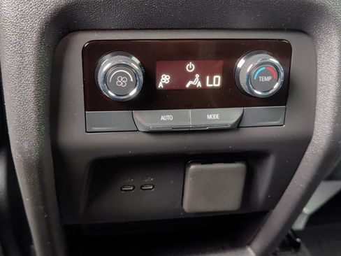 Used 2025 Chevrolet Traverse Z71 w/ LPO, Floor Liner Package AWD/4WD image 32