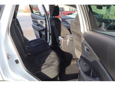 Used 2017 Nissan Murano S w/ Navigation Package image 21