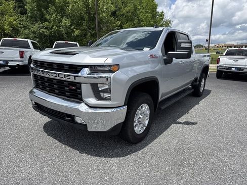 Used 2022 Chevrolet Silverado 2500 LT w/ Convenience Package AWD/4WD image 3
