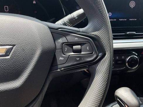 Used 2025 Chevrolet Trax LT FWD image 28