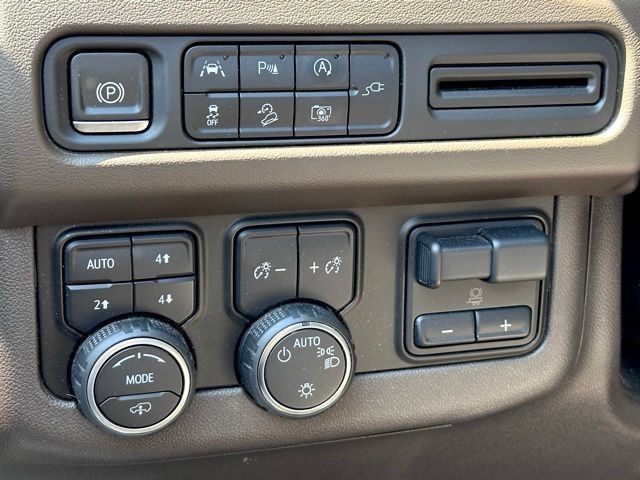 Used 2022 Chevrolet Tahoe Z71 w/ Z71 Off-Road Package AWD/4WD image 20
