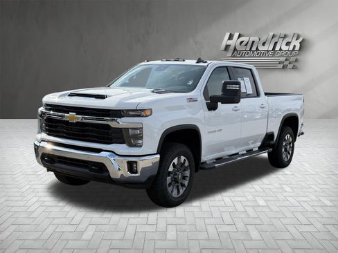 Used 2026 Chevrolet Silverado 2500 LT w/ Safety Package AWD/4WD image 5