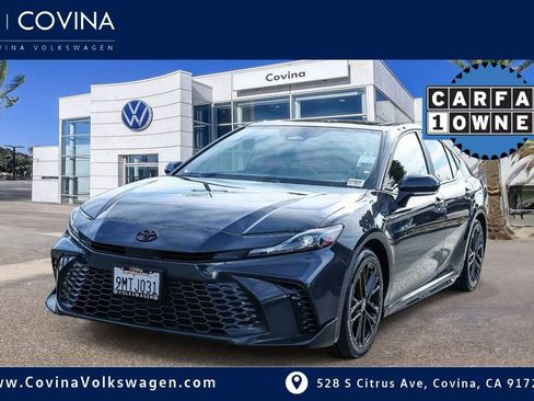 Used 2025 Toyota Camry SE image 3