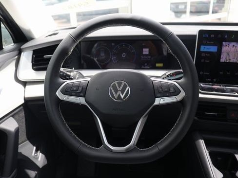 New 2026 Volkswagen Tiguan SE image 13