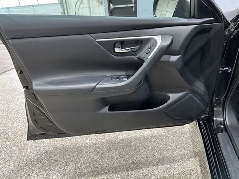 Used 2018 Nissan Altima 2.5 S w/ S Convenience Package image 12