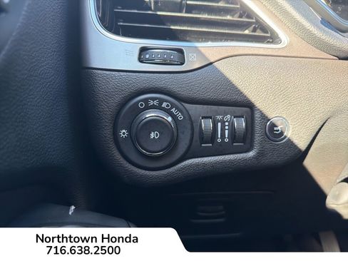 Used 2019 Jeep Cherokee Limited image 18