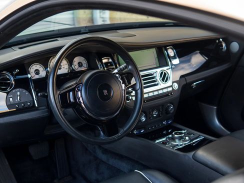 Used 2016 Rolls-Royce Wraith RWD image 27