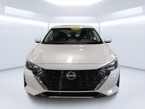 Used 2025 Nissan Sentra SV FWD image 8