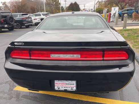 Used 2014 Dodge Challenger R/T image 4