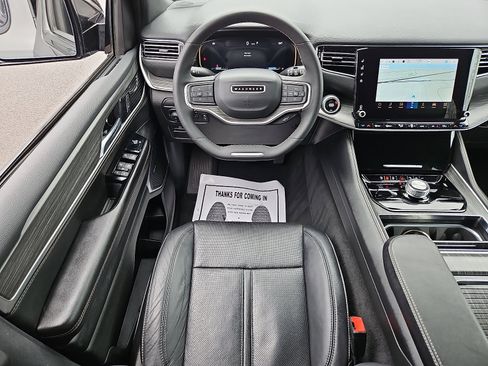 Used 2024 Jeep Wagoneer Series II w/ Flexible Seating Group image 11
