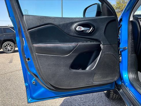 Used 2021 Jeep Cherokee Trailhawk w/ Technology Group image 20