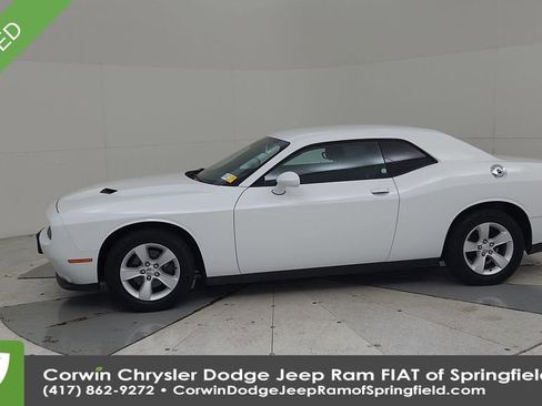 Used 2016 Dodge Challenger SXT image 8