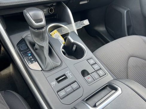 Used 2024 Toyota Highlander LE image 12