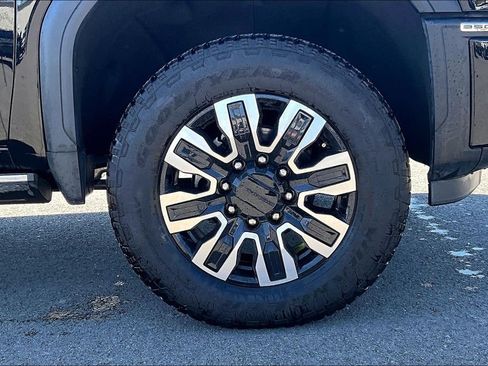Used 2024 GMC Sierra 3500 Denali Ultimate AWD/4WD image 9