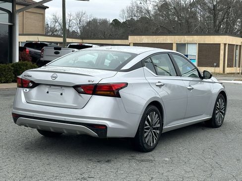 Used 2024 Nissan Altima 2.5 SV image 8