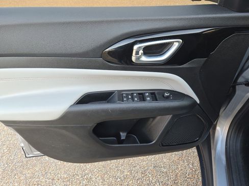 Used 2022 Jeep Compass Limited image 29