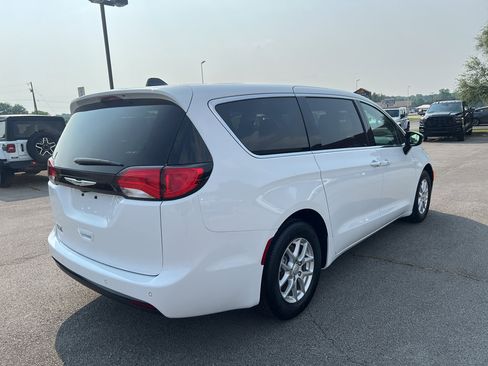 New 2025 Chrysler Voyager LX image 5