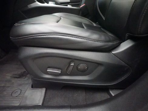 Used 2023 Ford Explorer XLT w/ Equipment Group 202A AWD/4WD image 30
