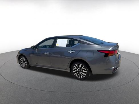 Used 2025 Nissan Altima 2.5 SV FWD image 10