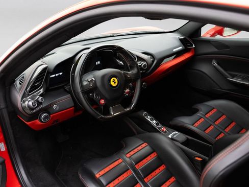 Used 2019 Ferrari 488 GTB RWD image 4