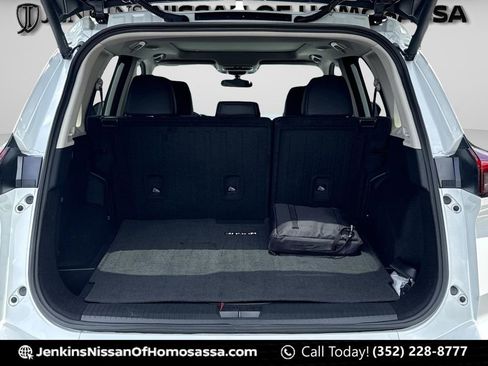 Certified 2024 Nissan Rogue SV w/ SV Premium Package FWD image 18